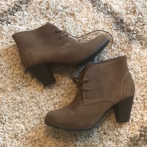 Clark’s taupe bootie size 9.5